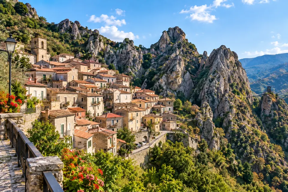 Castelmezzano tra le guglie delle Dolomiti Lucane